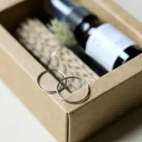 Anneau fin Agnès en argent rhodié.