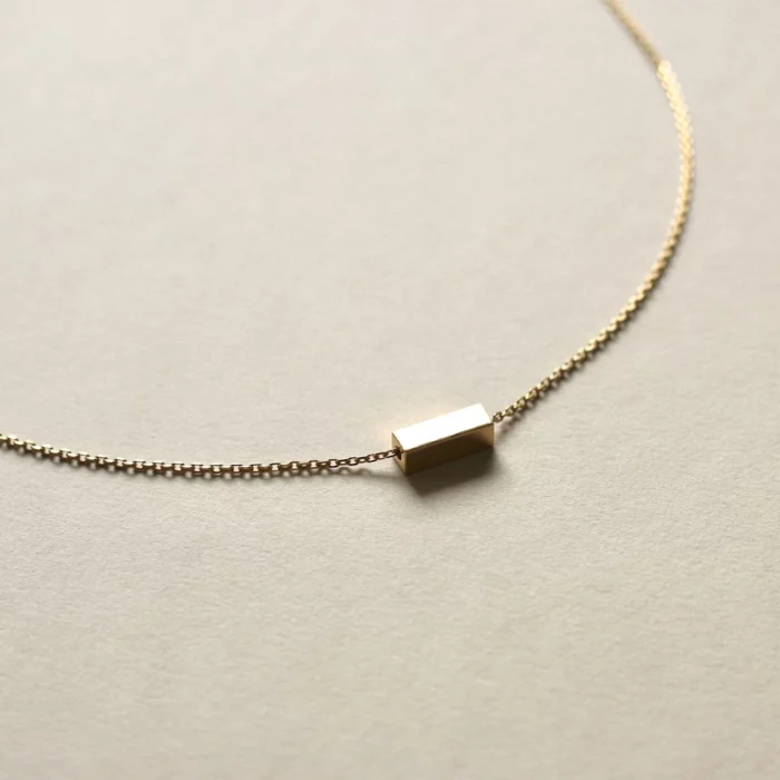 Collier pendentif rectangulaire minimaliste en or vermeil pour femme