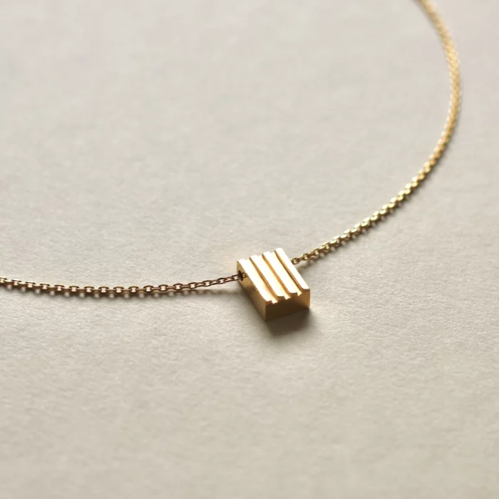 Collier pendentif strié minimaliste en or vermeil pour femme